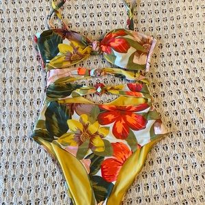 Aerie triple knot one piece swimsuit. So cute! Size Large. Excellent condition.